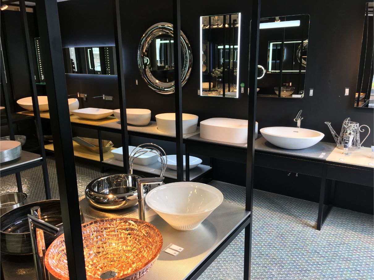 3Fは周辺の製品（洗面ボウル、タイル）展示エリア