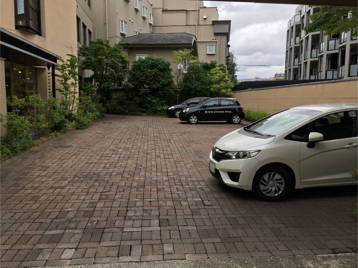 トーヨーキッチン福岡ショールームの駐車場