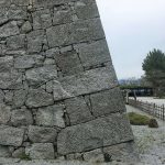 自然石の擁壁の例